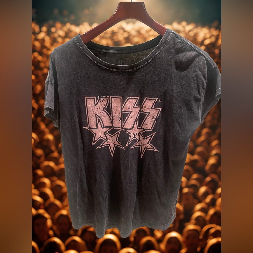 Vintage womens Black KISS T-Shirt